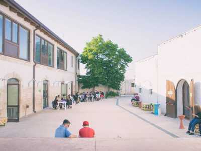 ...� stato completamente riqualificato e oggi ospita le attivit� del �Mat � Laboratorio urbano�...(foto di Mat - Laboratorio Urbano) 